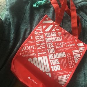 Lululemon Bag:) Bundle with a lulu purchase!🍋